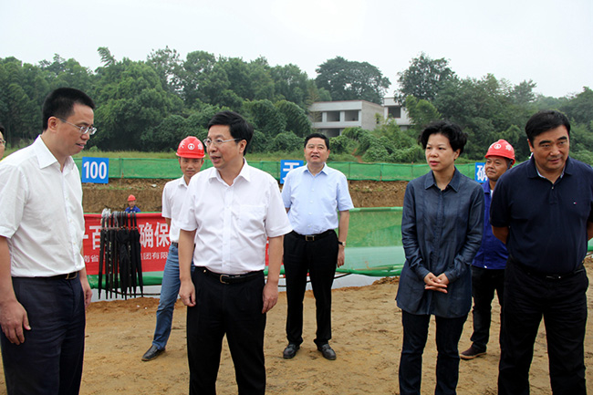 市領(lǐng)導(dǎo)張迎春、夏建平、劉明理等參加調(diào)研，望城區(qū)領(lǐng)導(dǎo)孔玉成、鄒特等陪同調(diào)研